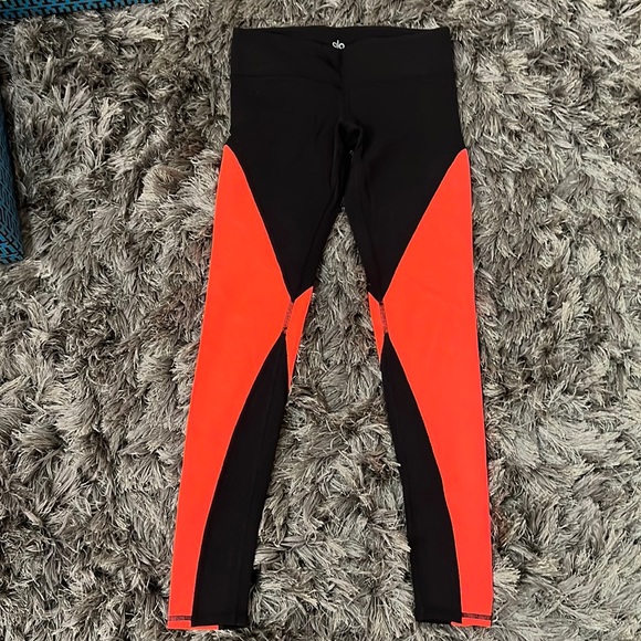 ALO Yoga Pants - Alo legging. Black and neon